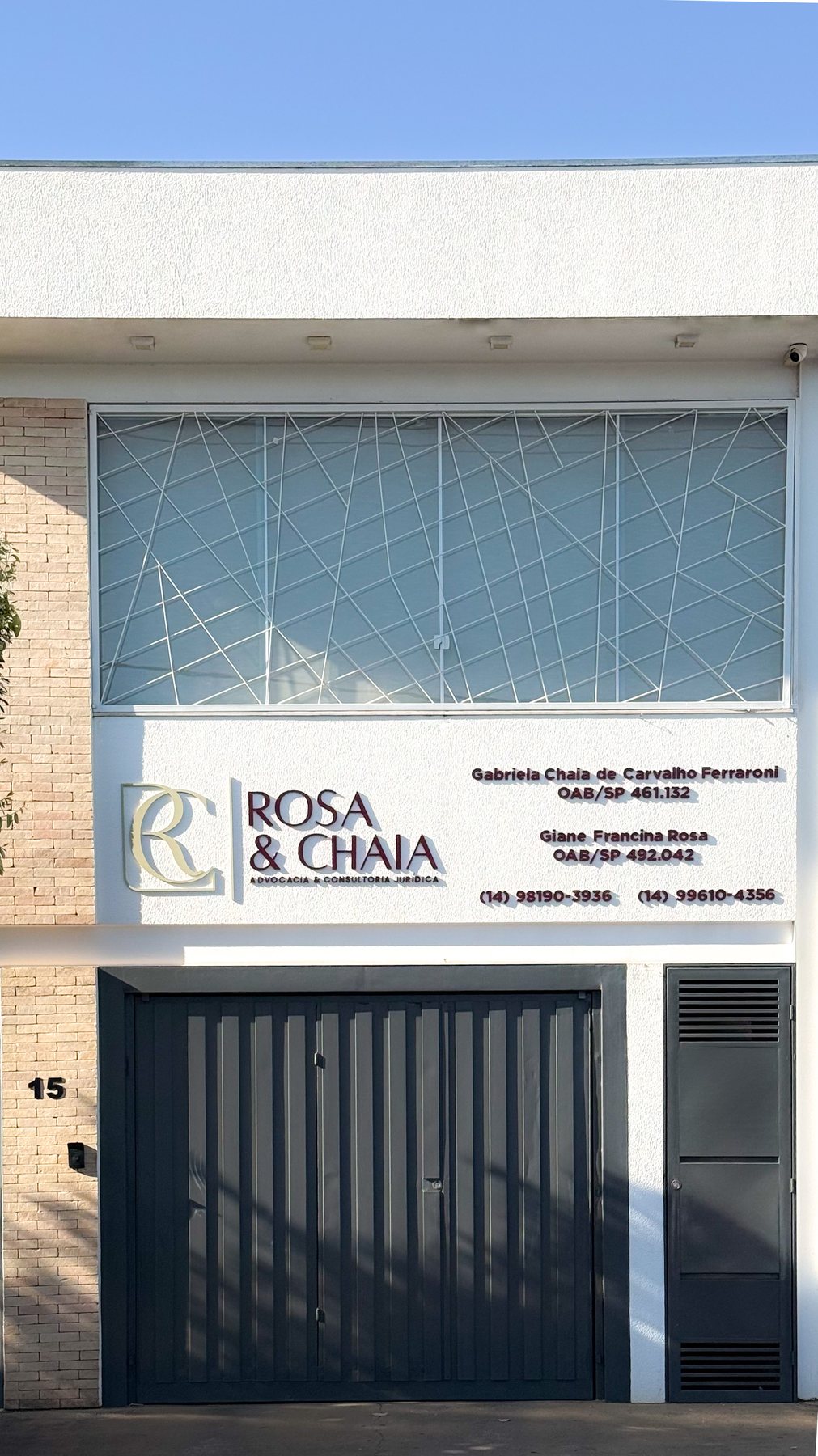 Fachada do escritório Rosa & Chaia.